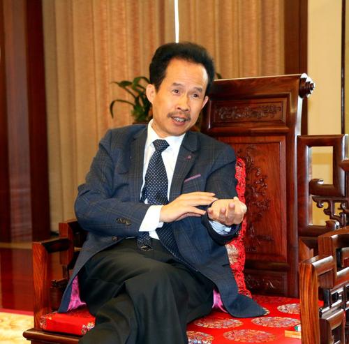 龙8头号玩家董事长徐国忠