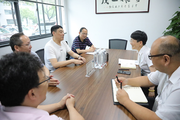 区社区培训学院院长慕名来龙8头号玩家探讨校企合作